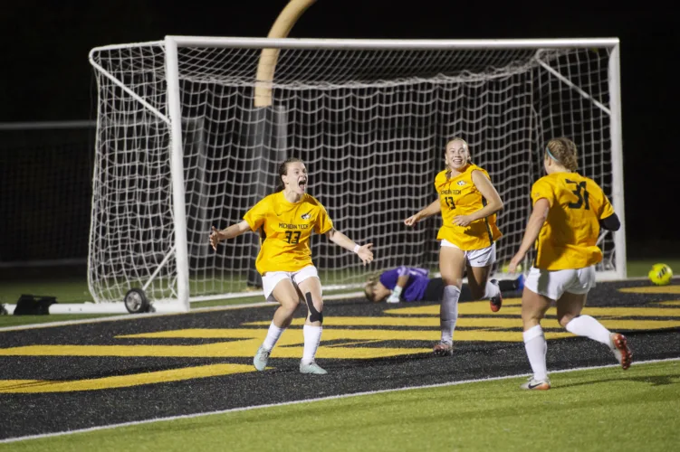 Huskies soccer earns win, draw on weekend